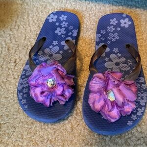 Kids / girls purple flower flip flops 🩴 💜